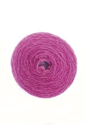 Llama Super Fina . Ovillos de 50 gramos. - FUCSIA